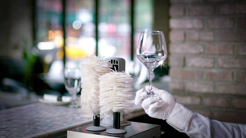 Blesk glass polisher machine used in a bar